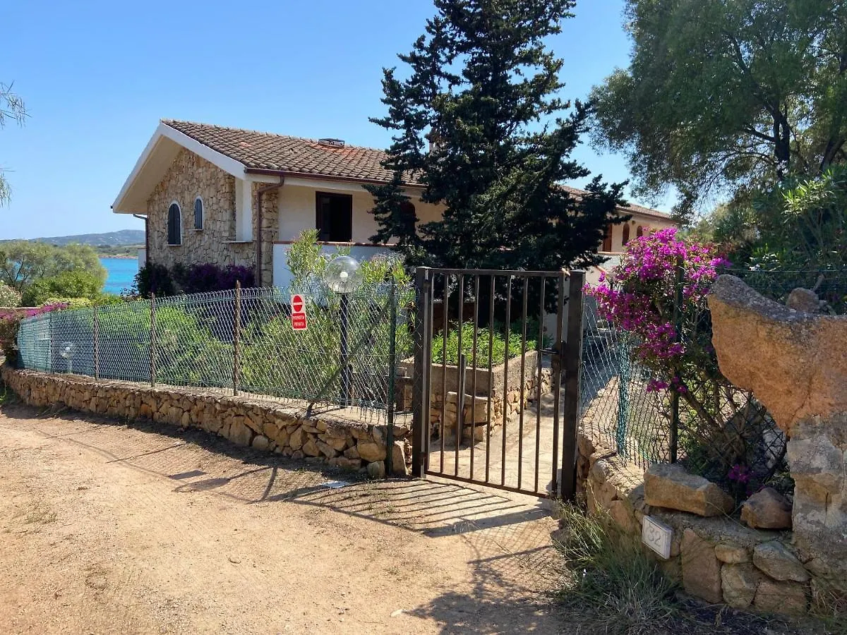 Baia Dorata Beach Apartments Porto Istana 0*,  Italien