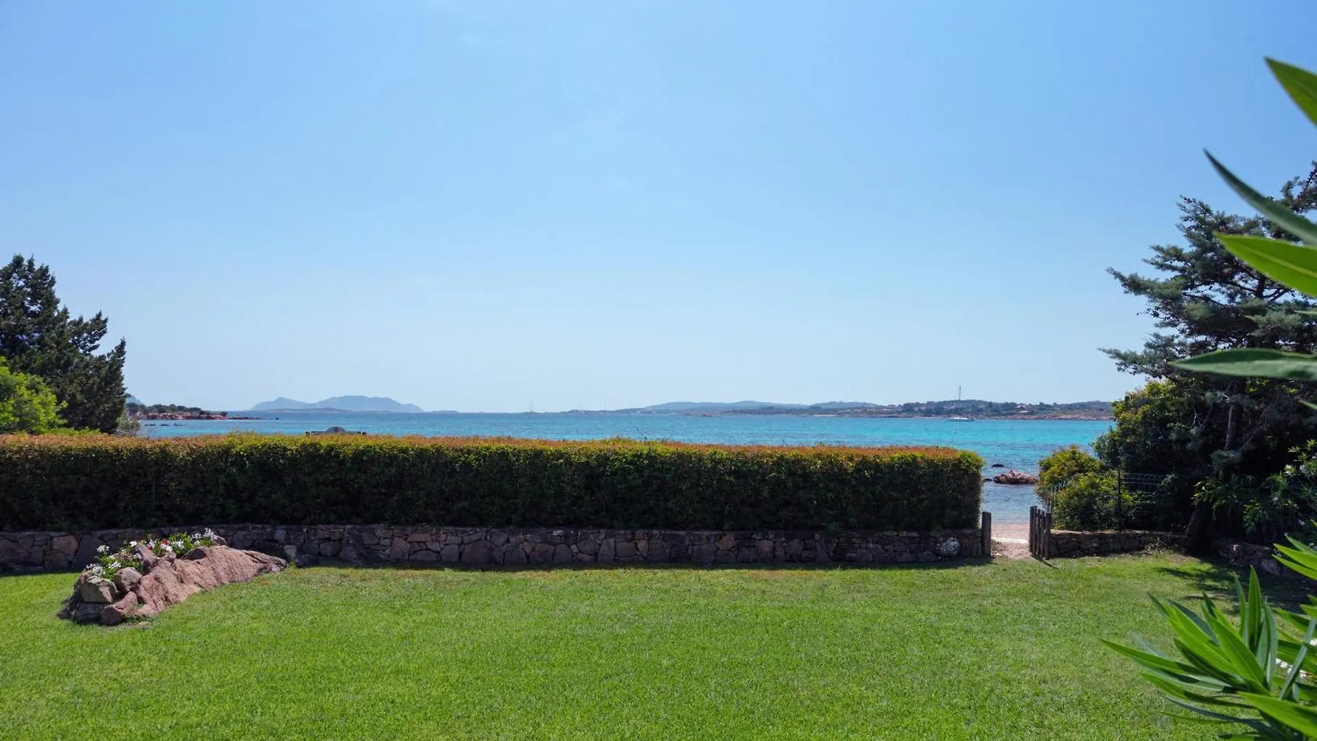 Baia Dorata Beach Apartment Porto Istana 0*,  Italien