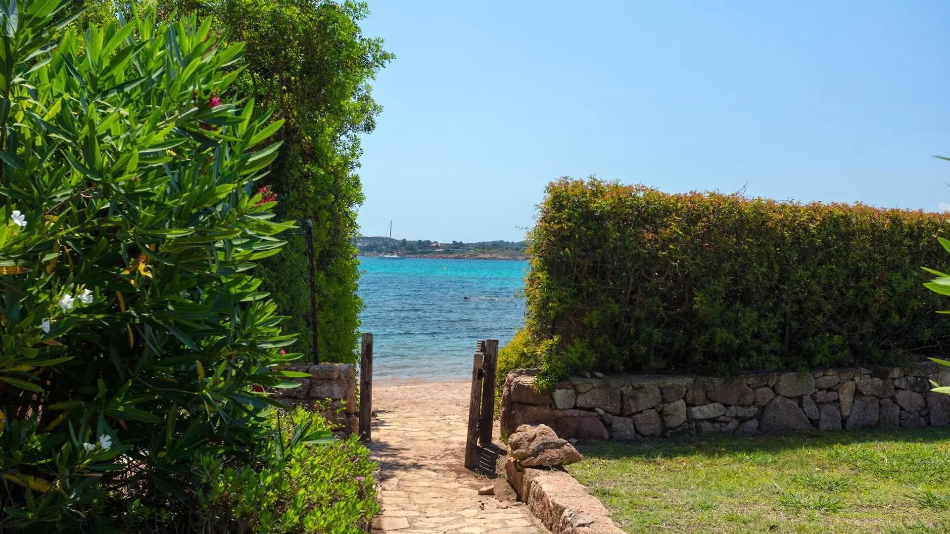 Baia Dorata Beach Apartments Porto Istana