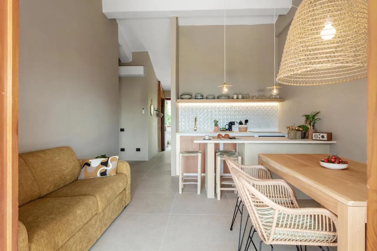 Baia Dorata Beach Apartment Porto Istana 0*,  Italy