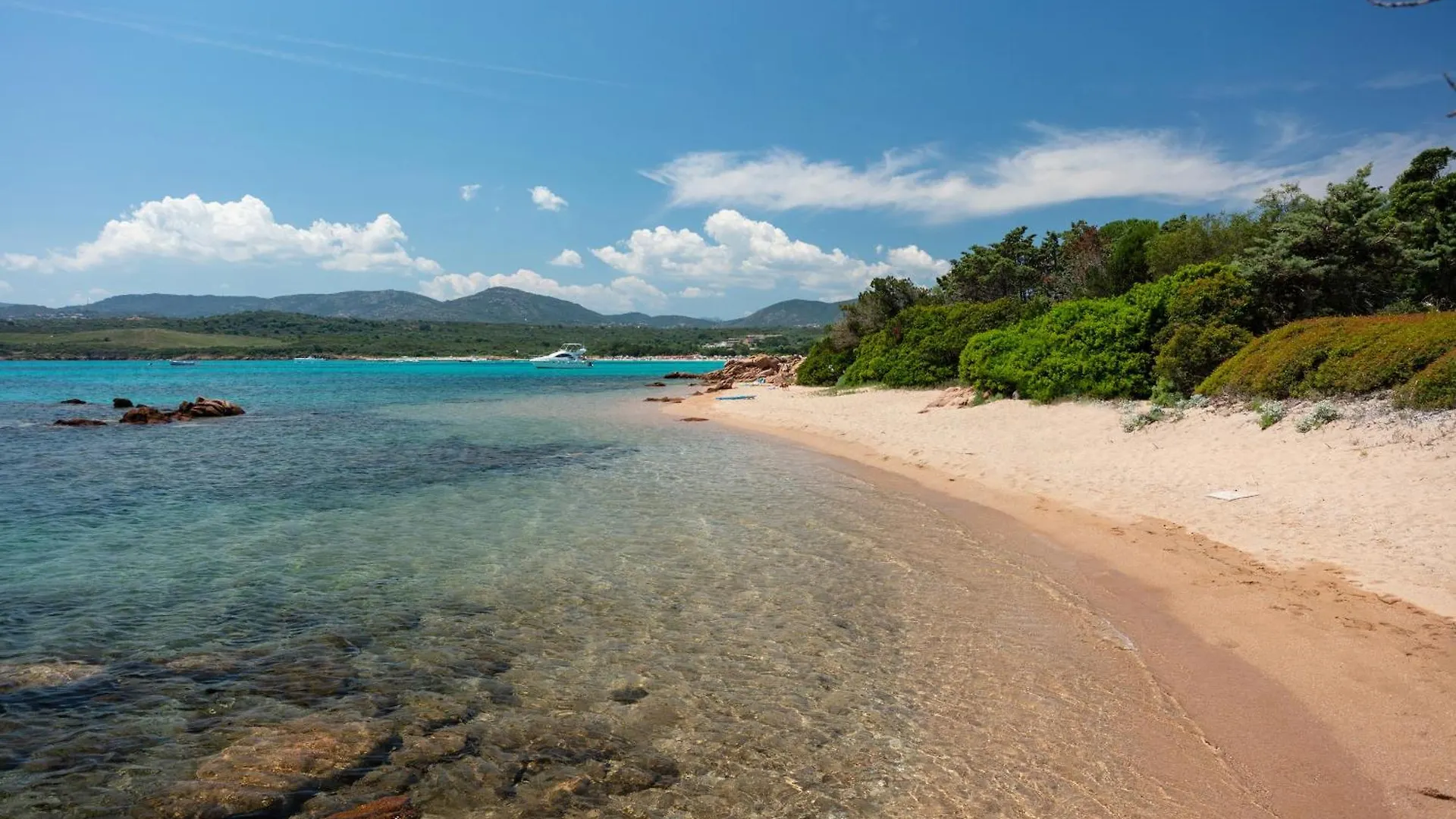 Baia Dorata Beach Apartment Porto Istana